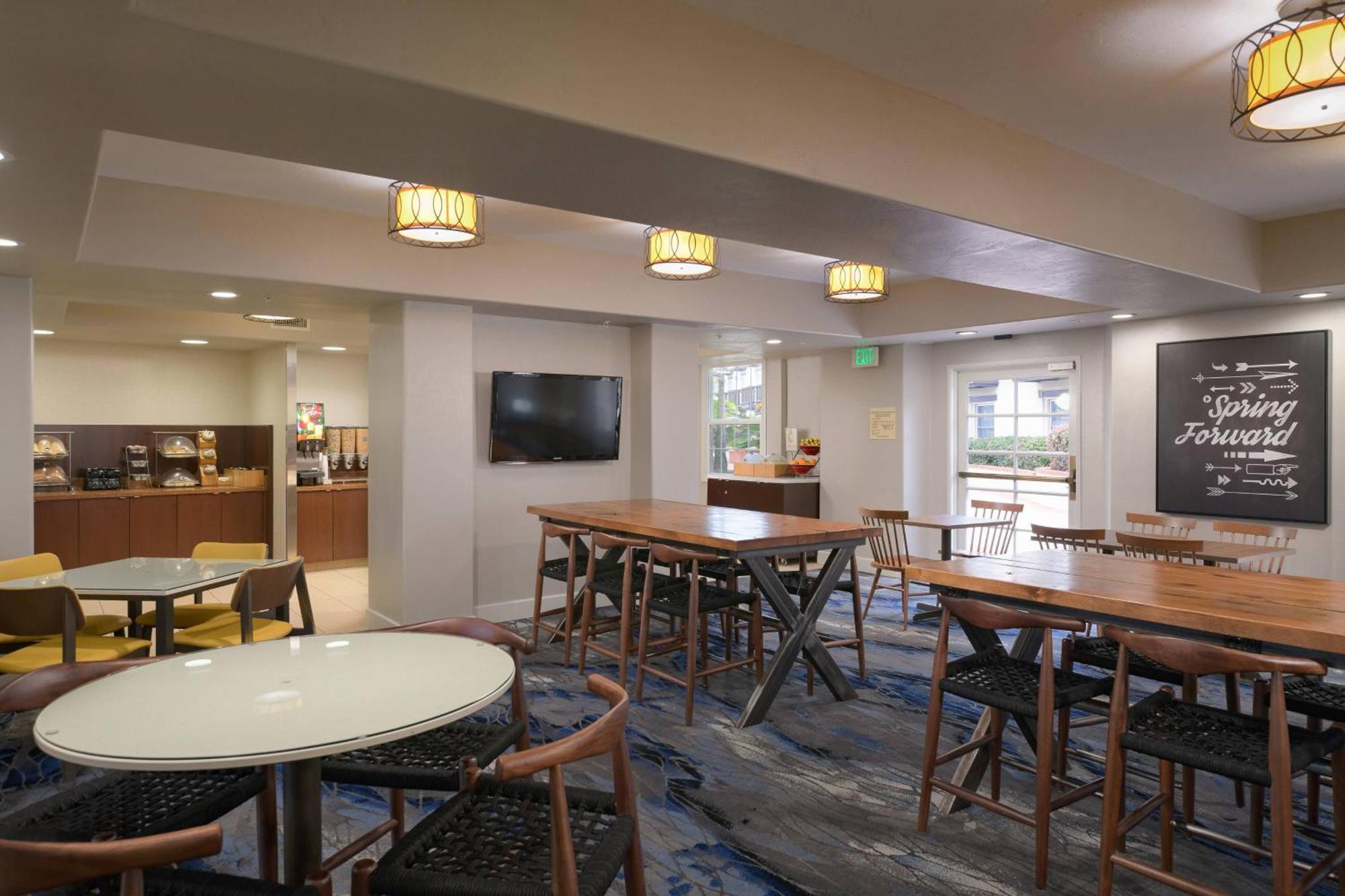 Fairfield Inn & Suites San Diego Old Town Екстериор снимка
